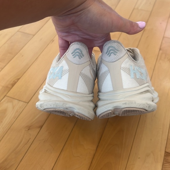 Hoka Clifton 9, shifting sand/eggnog (cream-beige color), size 7.5 - Picture 9 of 11